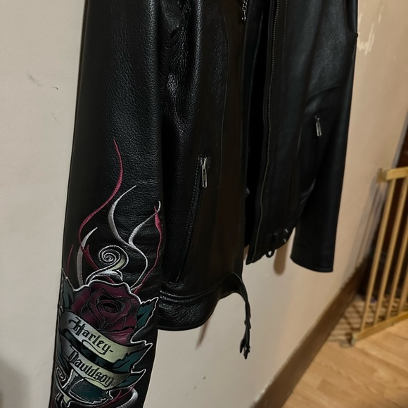 Harley Davidson leather riding jacket women’s medium with rose motif - Picture 7 of 11